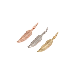 Trois breloques plumes bohèmes en or rose, argent et or pour la création de bijoux DIY