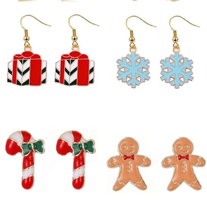 Set di orecchini natalizi con ciondoli a tema festivo e ganci in metallo dorato lucido