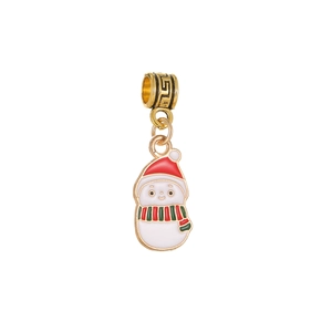 Vue détaillée du pendentif bonhomme de neige de Noël avec bonnet rouge et émail
