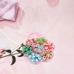 Kit perles DIY dans boîte fleurie avec perles résine colorées et coeur métallique