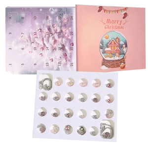 Detailopname van de roze kerst adventskalender met DIY-kralen en zilveren armband