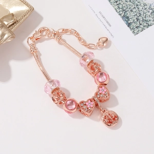 Bracciale a catena serpente oro rosa con perle di cristallo rosa e ciondoli albero della vita