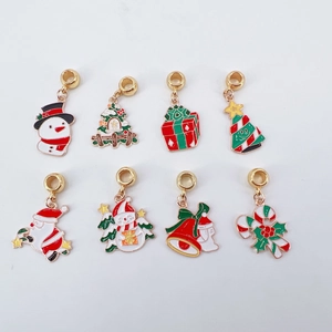 Set di 8 ciondoli natalizi smaltati con Babbo Natale e pupazzo di neve per gioielli fai da te