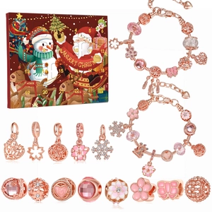 Kerst advent kalender sieraden set met roségouden DIY armbanden en bedeltjes