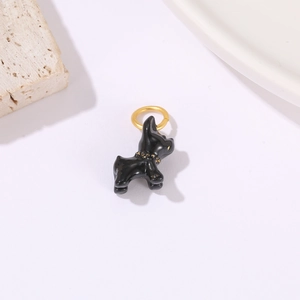 Schwarzer Welpen-Anhänger mit goldenem Halsband und Ring für DIY-Schmuckherstellung