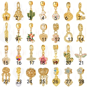 Lot de 28 breloques dorées couronne et cœur pour la création de bijoux DIY