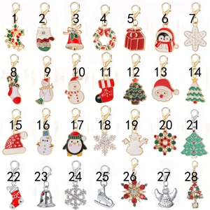 Sammlung von 28 Weihnachtsanhängern mit Karabinern für DIY Schmuckherstellung