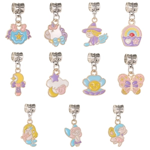 Bunte Einhorn und Schmetterling Anhänger Set in Pastelltönen für DIY Schmuck