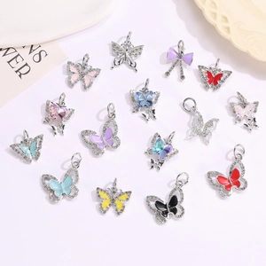 Kleurrijke vlinderhangers voor DIY sieraden maken in diverse emaille kleuren en stijlen