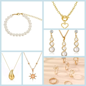 Détails du coffret bijoux calendrier de l'avent 2025 avec colliers et boucles d'oreilles perles