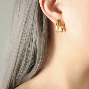 Minimalist Inverse J-Shaped Titanium Steel Earrings 18K Gold Plated Polished Geometric Hoop Earrings For Women Fashion Jewelry