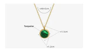 Gedetailleerd diagram met de afmetingen van de turquoise hanger aan een gouden stalen ketting