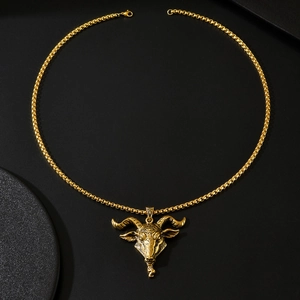 Collier rétro doré avec pendentif tête de chèvre gothique et chaîne à mailles carrées