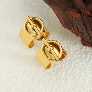 Anillos abiertos anchos dorados con diseño de barra T en metal cepillado