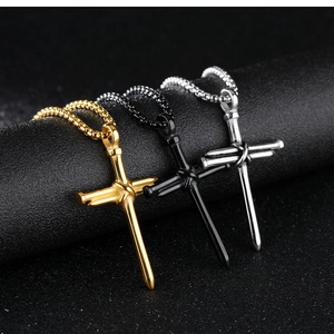 Collares con colgante de cruz punk gótica para hombre en acero dorado, negro y plateado