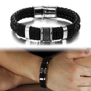 Pulsera de cuero negro trenzado doble para hombre con dijes de acero inoxidable