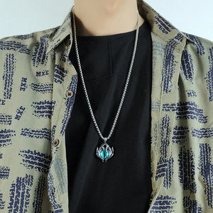 Collana retrò in acciaio inossidabile con ciondolo occhio del diavolo verde