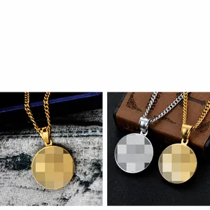 Détails de pendentifs ronds en acier titane doré et argenté avec chaînes fines