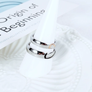 Minimalist heart-shaped interlocking rings set in silver stainless steel for couples