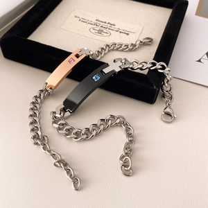 Bracciale di Coppia in Acciaio al Titanio e Zircone Catena Curb Croce Incisa True Love His Beauty Her Beast Gioielli