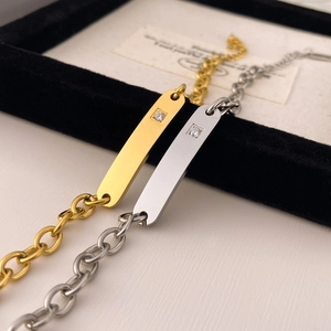 Minimalistisches Edelstahl-Barrenarmband mit kleinem Zirkon in Gold und Silber