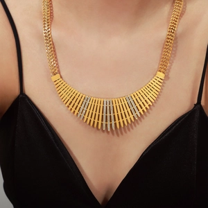 Collier double couche en acier titane doré avec pendentif éventail et zircons
