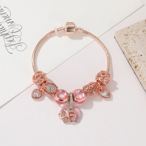 Bracciale con ciondoli a fiore oro rosa con cristalli rosa e pendente cuore da donna