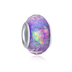 Facettierte lila Harzperle mit holografischer Folie und Silberkern für DIY-Schmuck
