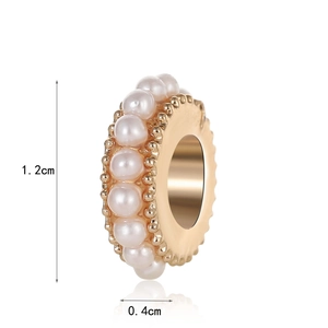 Perla a foro largo dorata con perle bianche per gioielli fai da te, charm diametro 1,2 cm