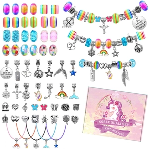 Detailansicht des 150-teiligen Einhorn-Bastelsets für Armbänder mit Perlen und Box