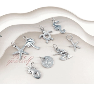 Achtteiliges silbernes Meeres-Charms-Set mit Seestern, Meerjungfrau und Palme