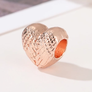 Roségoldene Herzperle mit Federflügel-Textur für DIY-Böhmen-Charm-Armbänder