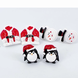 Set di orecchini natalizi con disegni di Babbo Natale, pupazzo di neve e pinguino