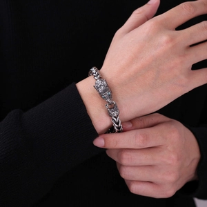 Viking wolf head bracelet for men in retro silver stainless steel with blue stone eyes