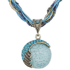 Collier bohème rétro avec pendentif paon en turquoise et détails en bronze vieilli