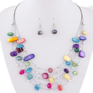 Parure de bijoux bohème avec collier multicouche et boucles d'oreilles en coquillages