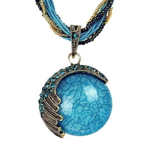 Collier bohème rétro avec pendentif en pierre bleue craquelée et chaîne à perles