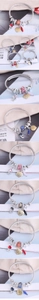 Dettaglio del bracciale in acciaio inossidabile con ciondoli a gatto e cuore sorelle