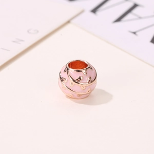 Roze emaille bedel met wijnstokmotief in roségoud voor doe-het-zelf sieraden