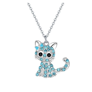 Collana con ciondolo a forma di gatto carino con strass azzurri e fiocco in smalto blu