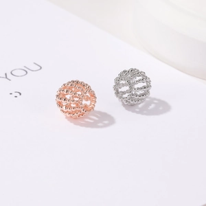 Cuentas huecas de metal en oro rosa y plata para la creación de joyas y collares DIY