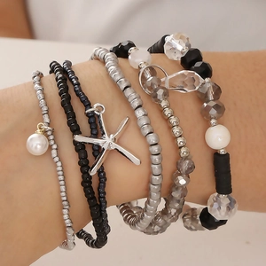 Bracelet multicouche bohème avec breloques d'étoile de mer argentées et perles de cristal gris