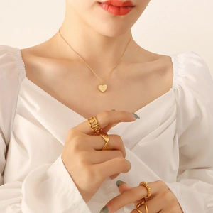 Collier Pendentif Coeur Plaqué Or 18K Acier Inoxydable Gravé Love You More Bord Perlé Bijoux Rétro Pour Femmes