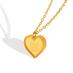 Collier pendentif coeur doré avec bordure perlée et gravure Love you more