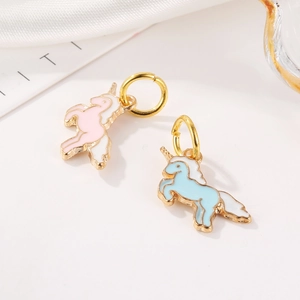 Ciondoli colorati a forma di unicorno rosa e blu per la creazione di gioielli fai-da-te