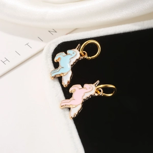 Ciondoli unicorno in smalto rosa e blu con placcatura in oro per gioielli e artigianato