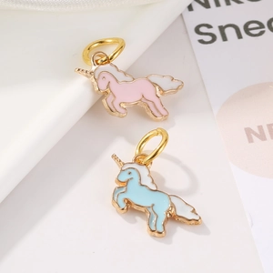 Ciondoli a forma di unicorno in smalto colorato con bordo dorato per gioielli DIY