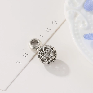 Colgante de esfera de corazón hueco étnico en plata antigua para creación de joyas