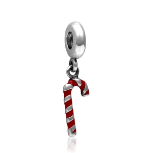 Makro-Detail von S925 Silber Zuckerstange Anhänger mit rotem Emaille für Weihnachts-Schmuck