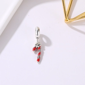 Weihnachtlicher Zuckerstangen-Anhänger mit silberner Schleife für DIY-Schmuck